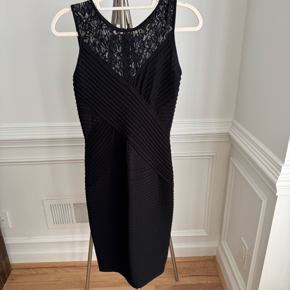 Calvin Klein Elegant Formal Black Lace Minimalist GraduationDress Size Small